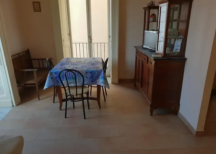 Domino House Center *